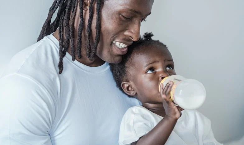 Briser les chaînes : La révélation d’un père français