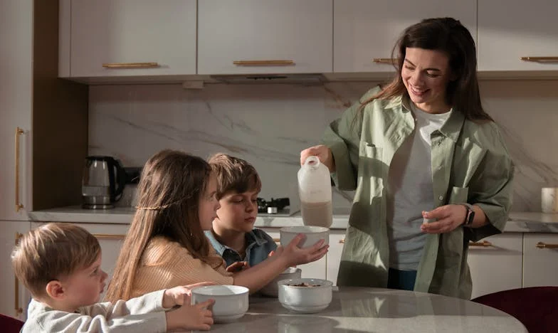 Dix ans après l’exil : Quand mes parents sont revenus frapper à ma porte