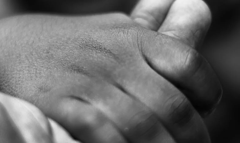 Entre le silence et le cri : Ma vie dans l’ombre de la domination de David