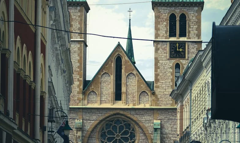 Entre l’Espoir et l’Incompréhension : Comment j’ai tenté d’aider ma fille et son mari