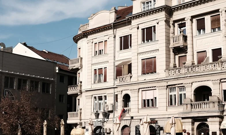 La petite voisine affamée – Silence et pauvreté d’une enfance française