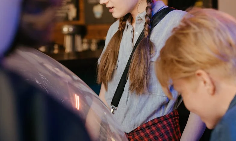 L’ombre au bout du village – l’histoire de Claire, la femme de la maison oubliée