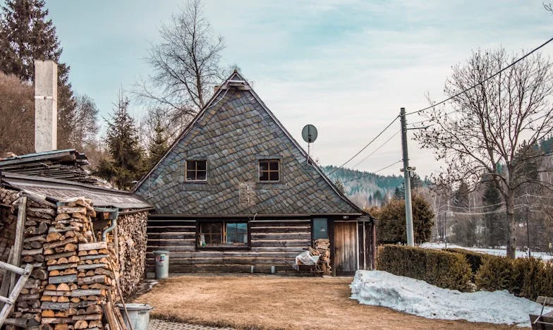 Ma main n’est pas l’amour : Claire entre peur et liberté – vérité du cœur de Lyon