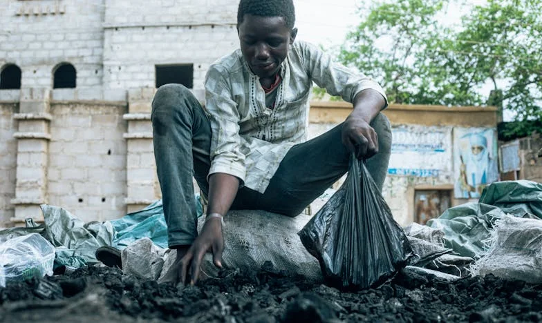 J’ai fermé les yeux sur ses infidélités pendant des années. Jusqu’au jour où je suis tombée dans la rue et j’ai vu qui était vraiment à mes côtés.