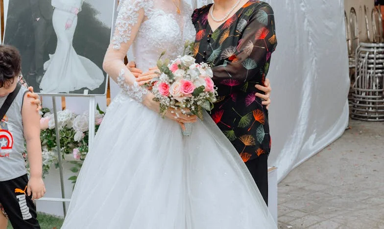 J’ai invité mon ex-belle-fille à vivre chez moi : maintenant mon fils m’est devenu étranger