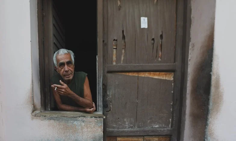 « Je ne suis plus la bonne de tout le monde » – L’éveil de Claire, une mère française