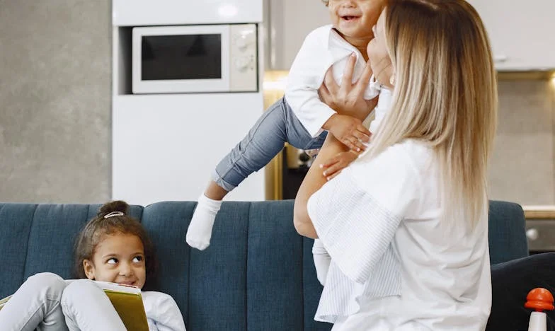 Le portefeuille de mon mari et ma cage dorée : Douze ans de mariage sous emprise – L’histoire de Claire
