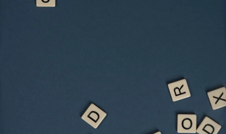 Main dans la main – ce n’est pas de l’amour : Le chemin d’Élise entre peur et liberté