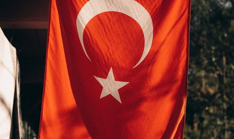 Mon fils à l’hôpital, moi en garde à vue, et mon mari souriait – Une nuit qui a tout brisé