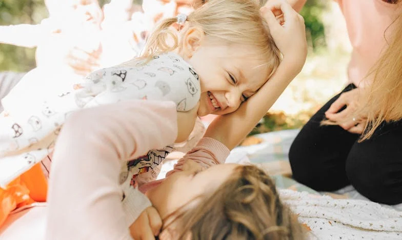 Papa a trouvé le bonheur ailleurs, tandis que maman sombrait : était-ce sa faute ?