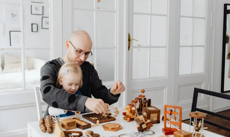 Quand ma belle-mère appelle à 17h : Suis-je une mauvaise mère ou simplement une mauvaise belle-fille ?