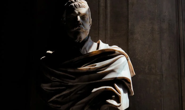 Sous le même toit, des silences brisés