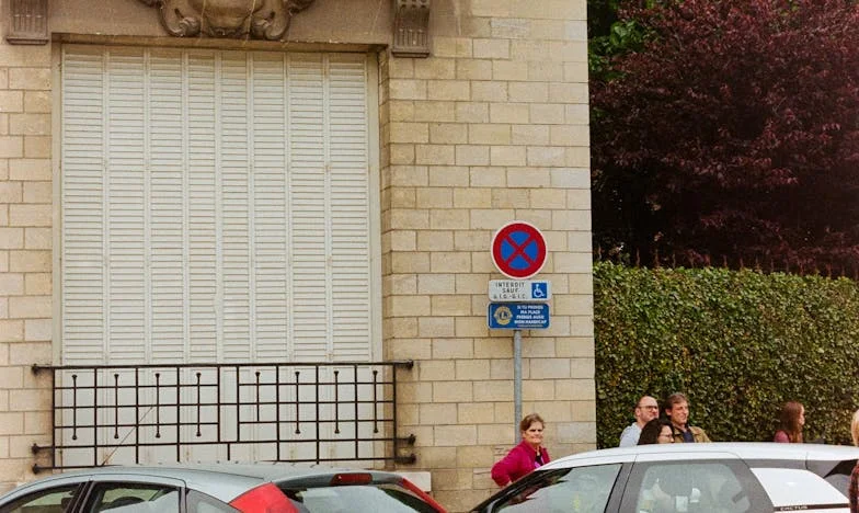 De l’Ombre à la Lumière : Quand la Famille Devient l’Obstacle