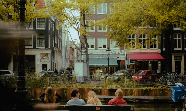 Entre deux feux : Comment j’ai demandé à Paul de couper les ponts avec sa famille