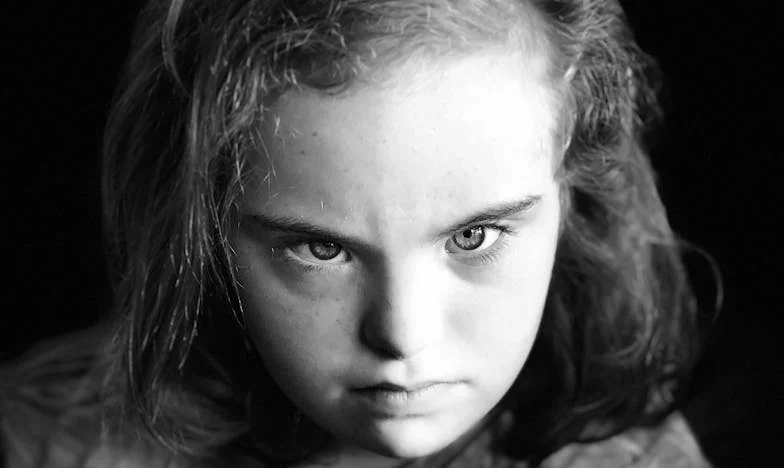 Petit héros dans l’ombre : L’histoire de Louis et la fuite vers la lumière
