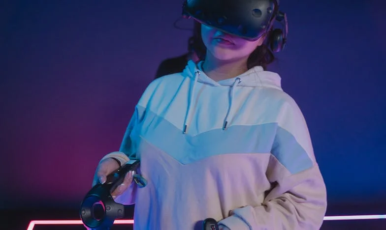 Rires amers autour de la table : Quand l’amour et la fierté s’invitent au dîner