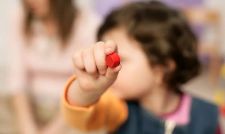 Tourmente à la Crèche : Le Secret de Maîtresse Marlene
