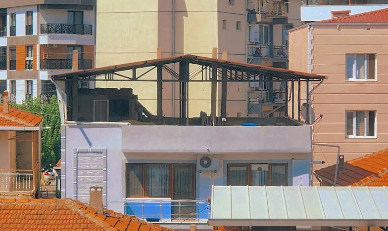 Derrière les Portes Closes : La Place d'une Mère à la Margelle