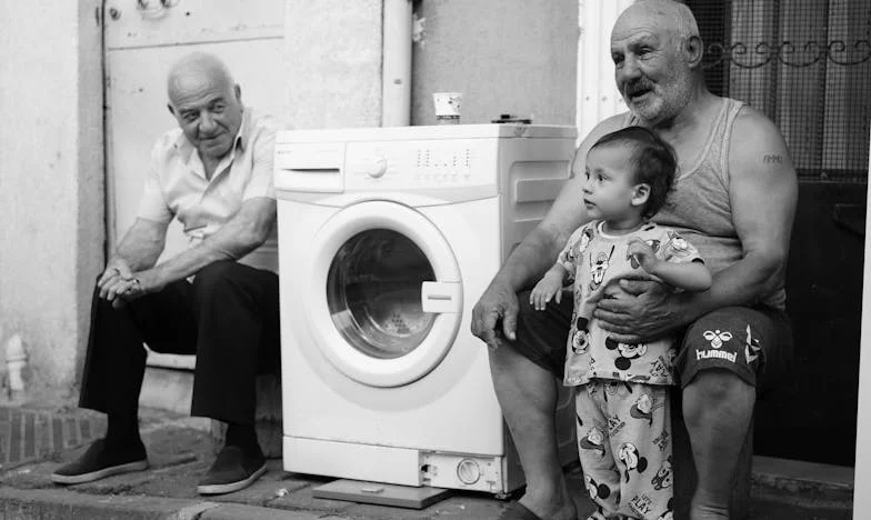 A férjem összeveszett a családommal, és most nem engedi be őket a házunkba – Mit tegyek?