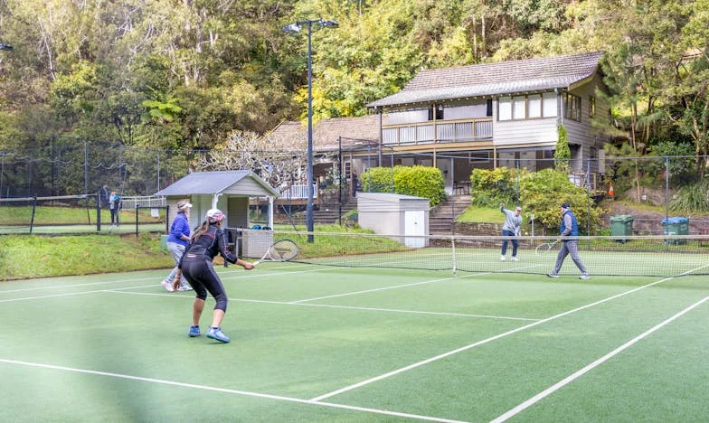 „Amikor az anyósom hátat fordított nekünk, most mi tartjuk őt életben” – Egy magyar család küzdelmei a mindennapokban