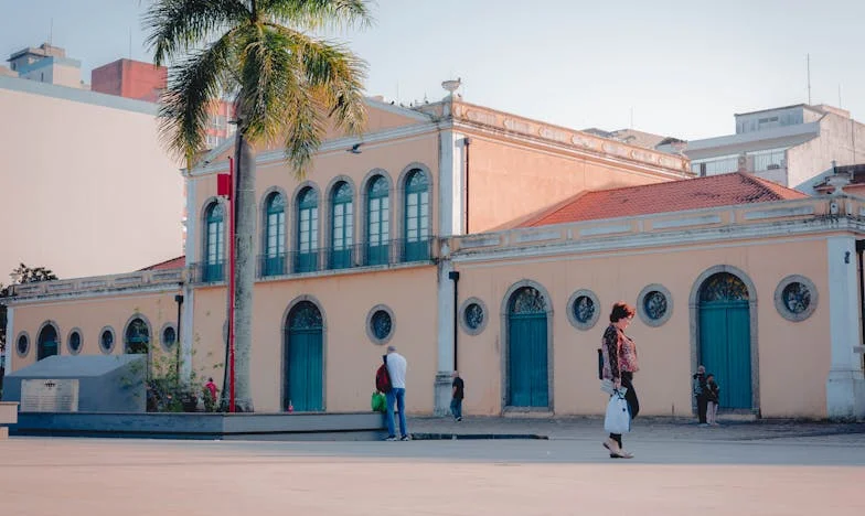 Anyósomnak vettünk házat, de most a sógornőm követeli magának – Mit tegyek?