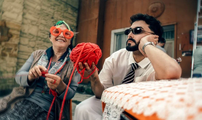 „Az ajtóban állt egy idegen nő, és azt mondta: a fiam menyasszonya. De ő két hete eltűnt…” – Egy anya megrázó vallomása