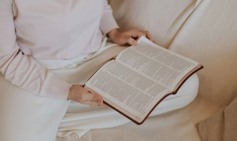 „Anyu, most már csak az unokákra vagy jó?” – Egy nyugdíjas nagymama vallomása, aki nem akar lemondani az álmairól