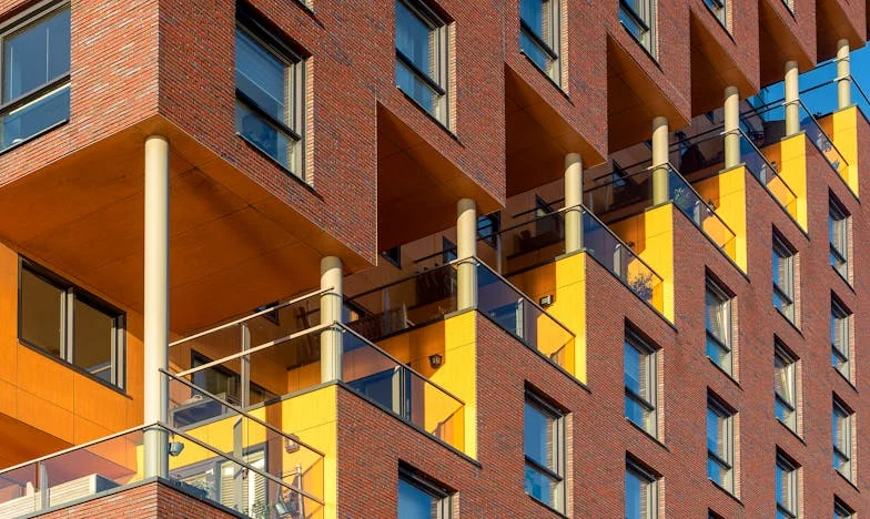 „Laci megkérte a kezem, de még mindig bizonytalan vagyok: ötvenévesen nem akarok az anyósommal élni” – Egy újrakezdés dilemmái