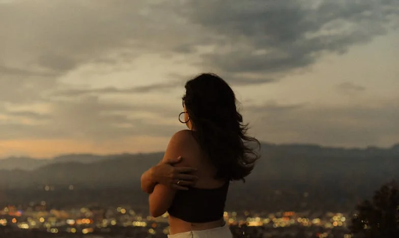 „Miért csak én vagyok mindig az, aki mindent elvisel?” – Egy magyar család története a csendes áldozatról és a ki nem mondott fájdalmakról