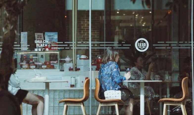 „Miért pont én?!” – Egy szerelmi háromszög, családi titkok és az Istenbe vetett hit ereje