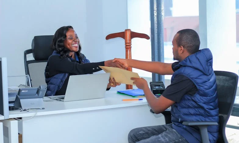 Összetört bizalom: Egy magyar család története a megbocsáthatatlan árulásról