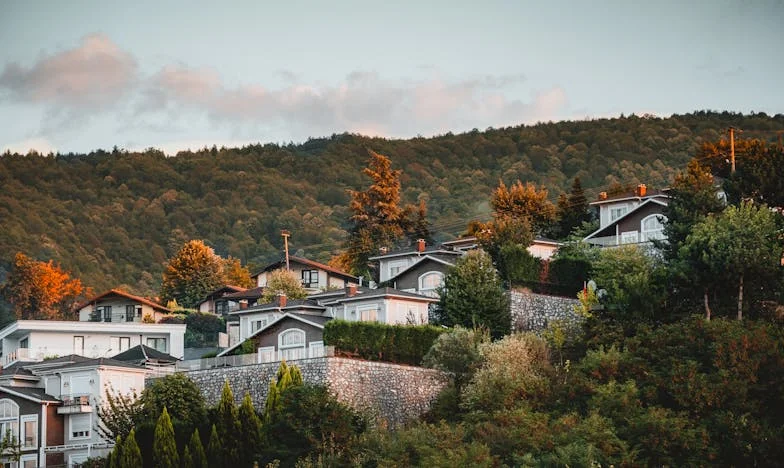 „Egy hónapod van, hogy elhagyd a lakásomat!” – Egy magyar meny története a családi elvárások és saját álmok között