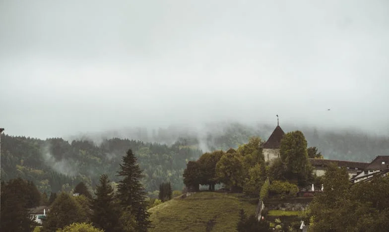 Könyörgés az ablak alatt: Amikor bekopogtam Kováts úr ajtaján – Egy kelet-magyarországi lány vallomása