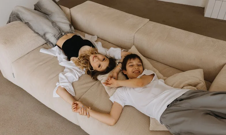 Öt év hallgatás: Amikor a kölcsön a szeretet terhévé válik – egy magyar család története