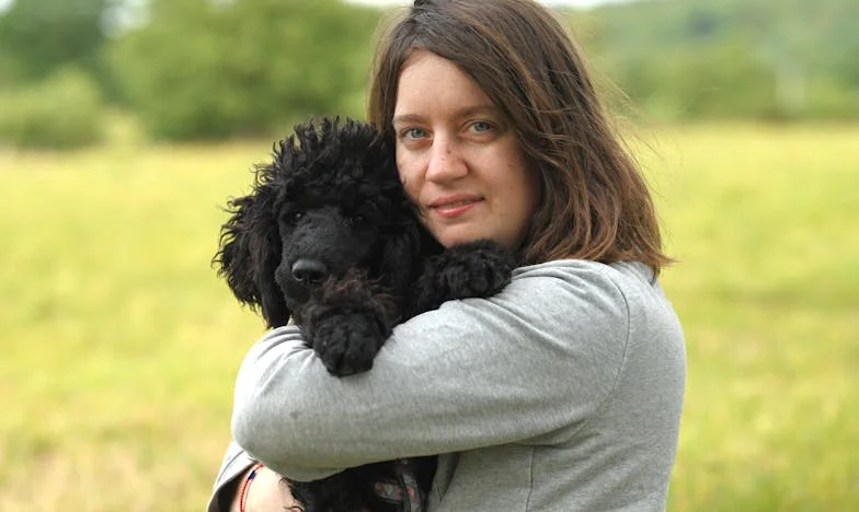 A férjem utolsó akarata összetörte a szívemet – mindent egy ismeretlen nőre hagyott. Vajon hazugság volt az egész házasságunk?