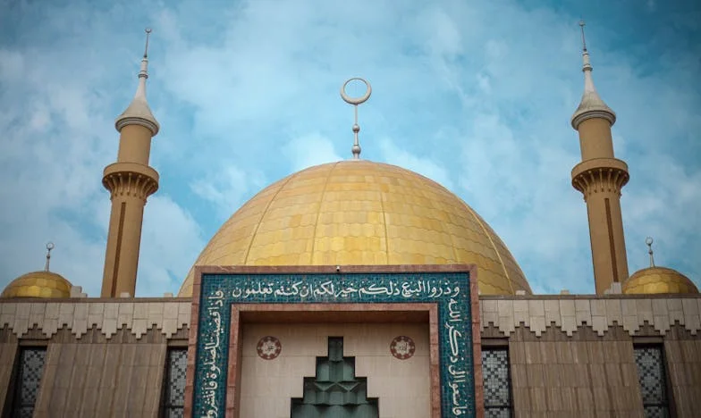 Az apósom felfalja az otthonunkat – meddig tűrhető a családi határsértés?