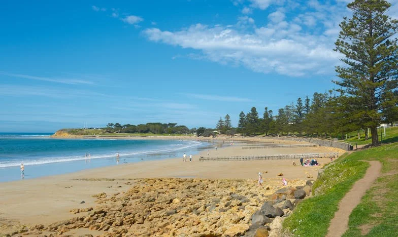 „Mindig csak adtam, de most nincs helyem az életedben” – Egy anya vallomása az elengedésről és csalódásról