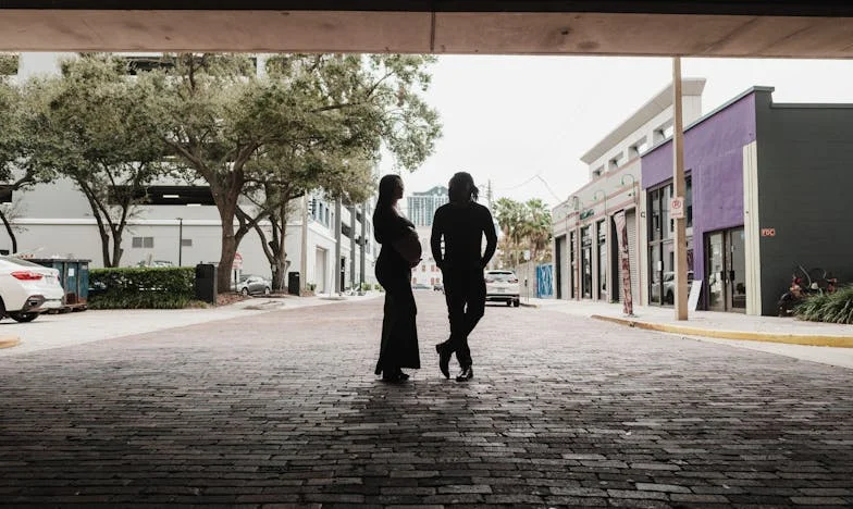 „Reggel 10-kor mentem a menyemhez: ő még aludt, a gyerekek egyedül játszottak – aztán panaszkodik, hogy fáradt” – Egy nap, ami darabokra szedte a családunkat