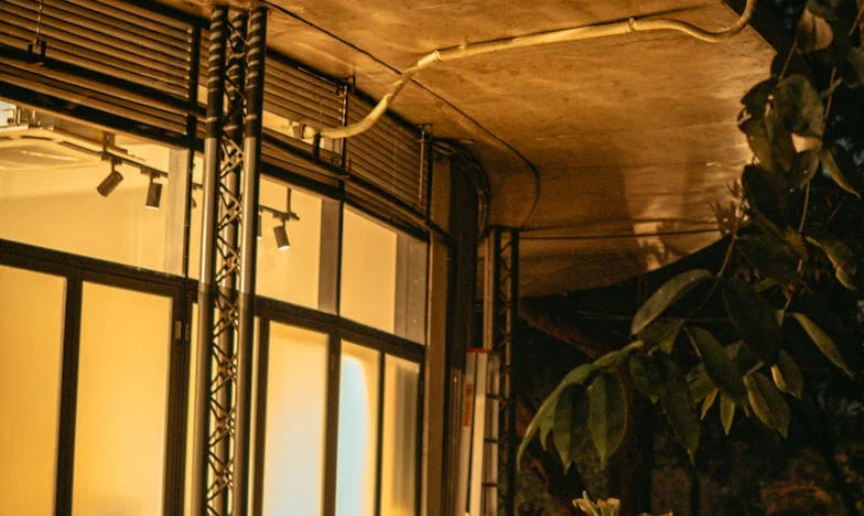 A férjem titka: Anyósomhoz vándorló fizetés és a házasságom romjai – Vajon lehet újra bízni?