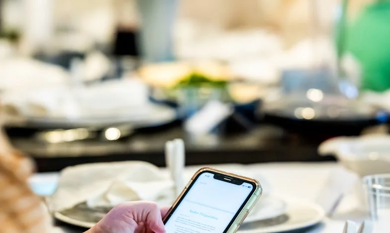 „A nagymamám kikényszerítette, hogy együtt éljek a testvéremmel – azt hittem, csak viccel”