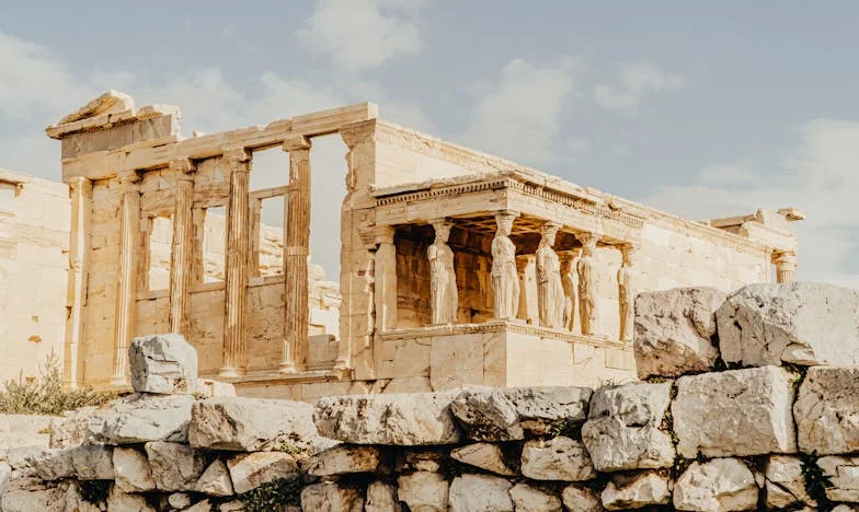 „Amikor a férjem azt mondta: mostantól te is fizeted a lakbért” – Egy anya vallomása arról, hogyan változott meg minden, miután visszament dolgozni