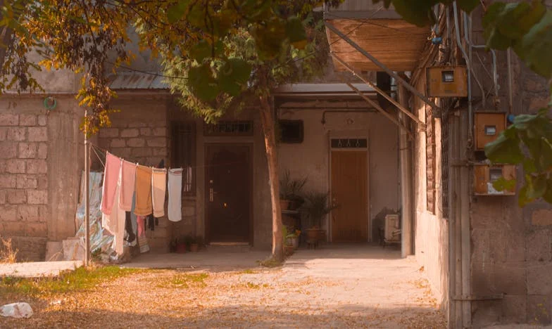 „Anya, költözz hozzánk! Miért lennél mindig egyedül?” – Egy magyar édesanya története a családi összeköltözésről, ami nem úgy alakult, ahogy remélte