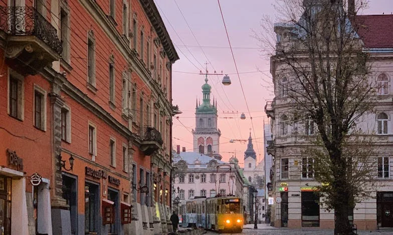 Anyósom ajánlata: Cseréld el a házat, de csak egy feltétellel – írd át a nevemre!