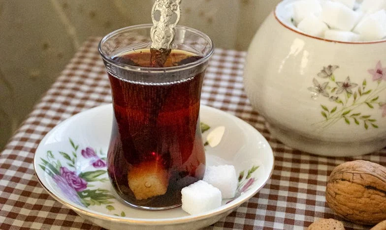 „Harminc év után elhagyott a férjem egy fiatalabbért – de a fiaim szavai törték össze igazán a szívem”