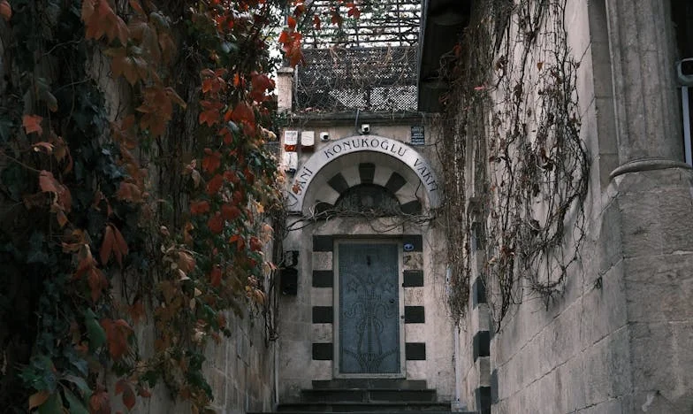 „Miért gondolja, hogy joga van beleszólni az életembe?” – Egy munkahelyi határátlépés története