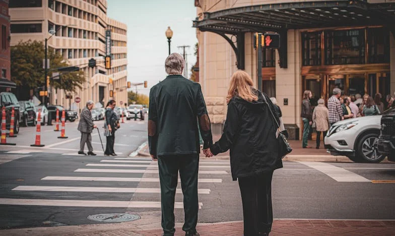 „Miért mindig Zsófi a jobb?!” – Egy anyós, két unoka, és a családi béke keresése