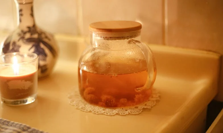 Négy fal között: Amikor a férjem eltűnt, és én egyedül maradtam – Egy magyar nő kiáltása a házasság magányáról