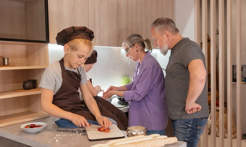 Amikor a család kopogtat: Egy vasárnap a szüleimnél