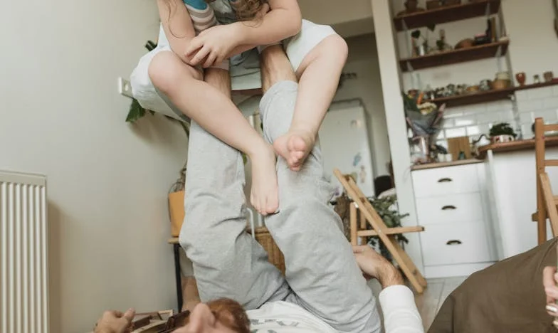 Egy mozaikcsalád árnyékában: Hogyan fogad el valaki egy gyermeket, ha a másikat elutasítja?