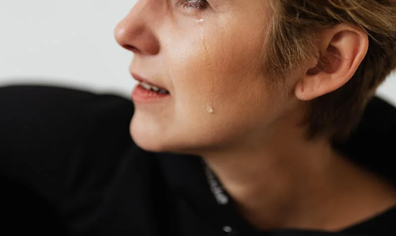 Ki vagyok én, ha még az anyám sem ismer rám? – Egy budapesti lány története önmagáról és az elfogadásról